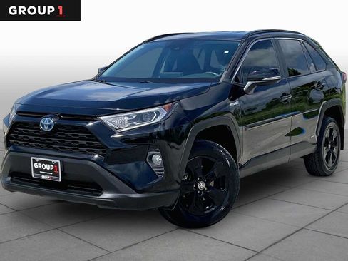 Used 2021 Toyota RAV4 XLE w/ XLE Grade Weather Package AWD/4WD image 1