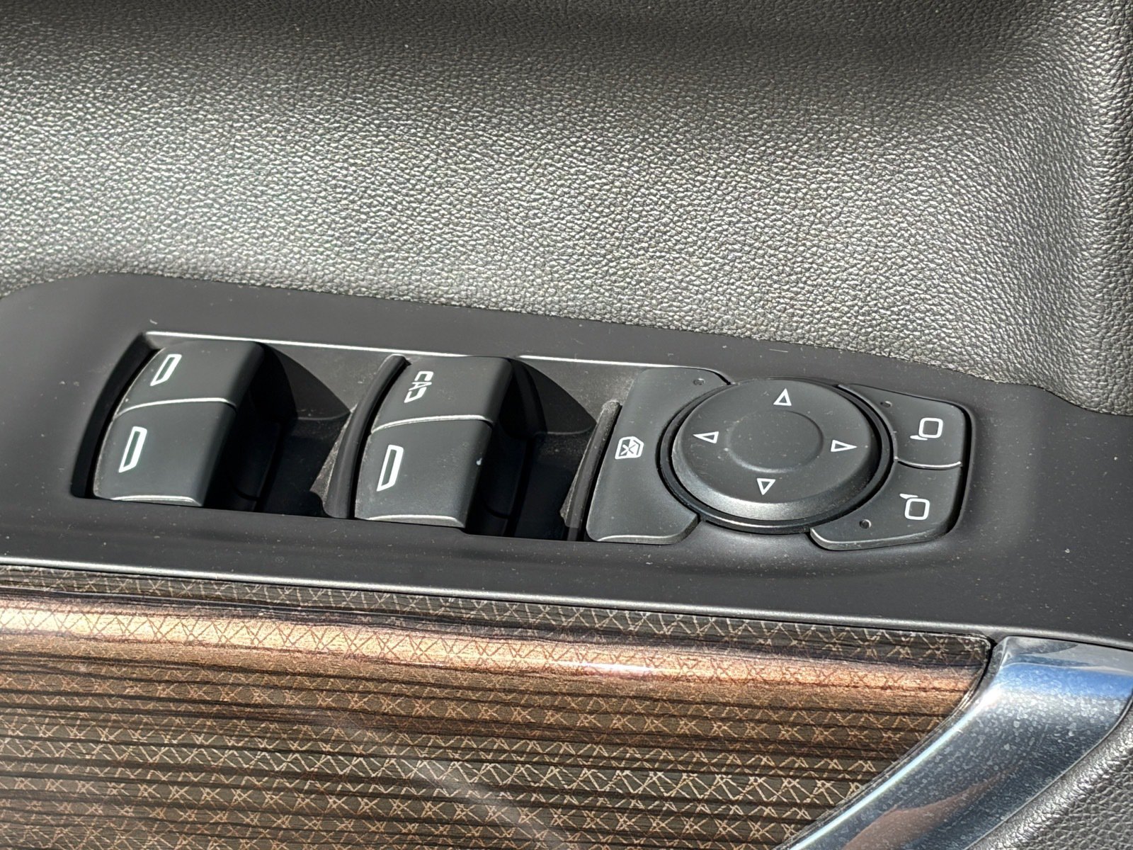 Used 2021 Chevrolet Silverado 1500 LT w/ LPO, Dark Essentials Package RWD image 17