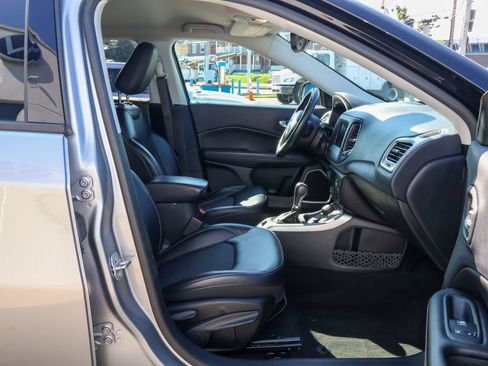 Used 2018 Jeep Compass Latitude w/ Popular Equipment Group AWD/4WD image 27