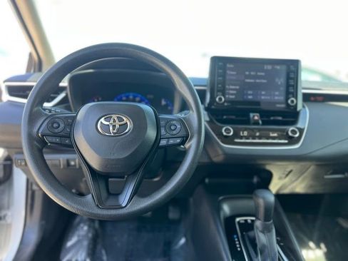 Used 2022 Toyota Corolla LE FWD image 12