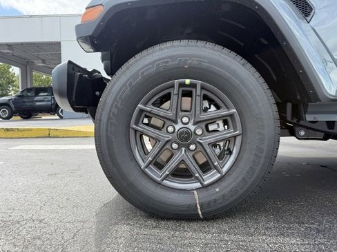 New 2025 Jeep Gladiator Sport image 12