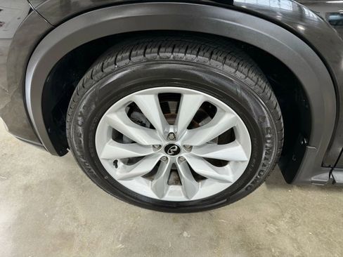 Used 2019 INFINITI QX50 Essential w/ Premium Heat Package image 5