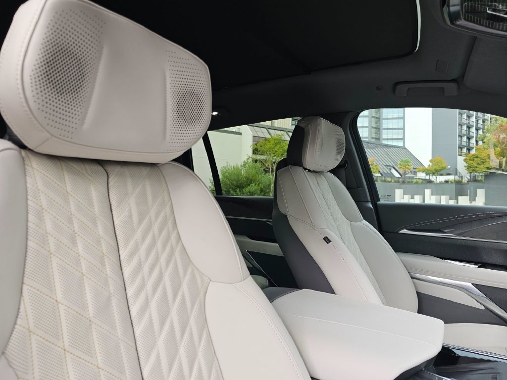 New 2026 Cadillac Escalade IQ Luxury 1 AWD/4WD image 10