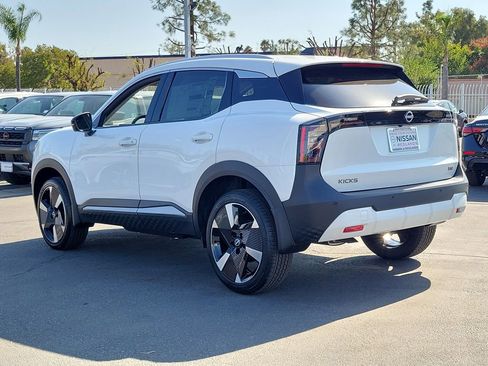 New 2026 Nissan Kicks SR image 2