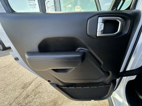 Used 2025 Jeep Gladiator Rubicon w/ Safety Group AWD/4WD image 29