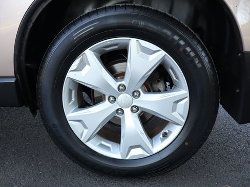 Used 2015 Subaru Forester 2.5i Premium AWD/4WD image 43