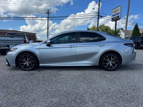 Used 2022 Toyota Camry SE w/ Convenience Package FWD image 3