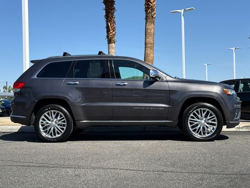 Used 2018 Jeep Grand Cherokee Summit image 2