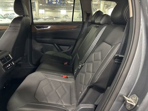 Used 2025 Volkswagen Atlas SE image 20