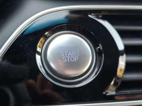 Used 2023 Genesis G70 2.0T image 22