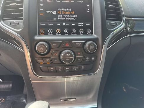 Used 2018 Jeep Grand Cherokee Overland RWD image 27