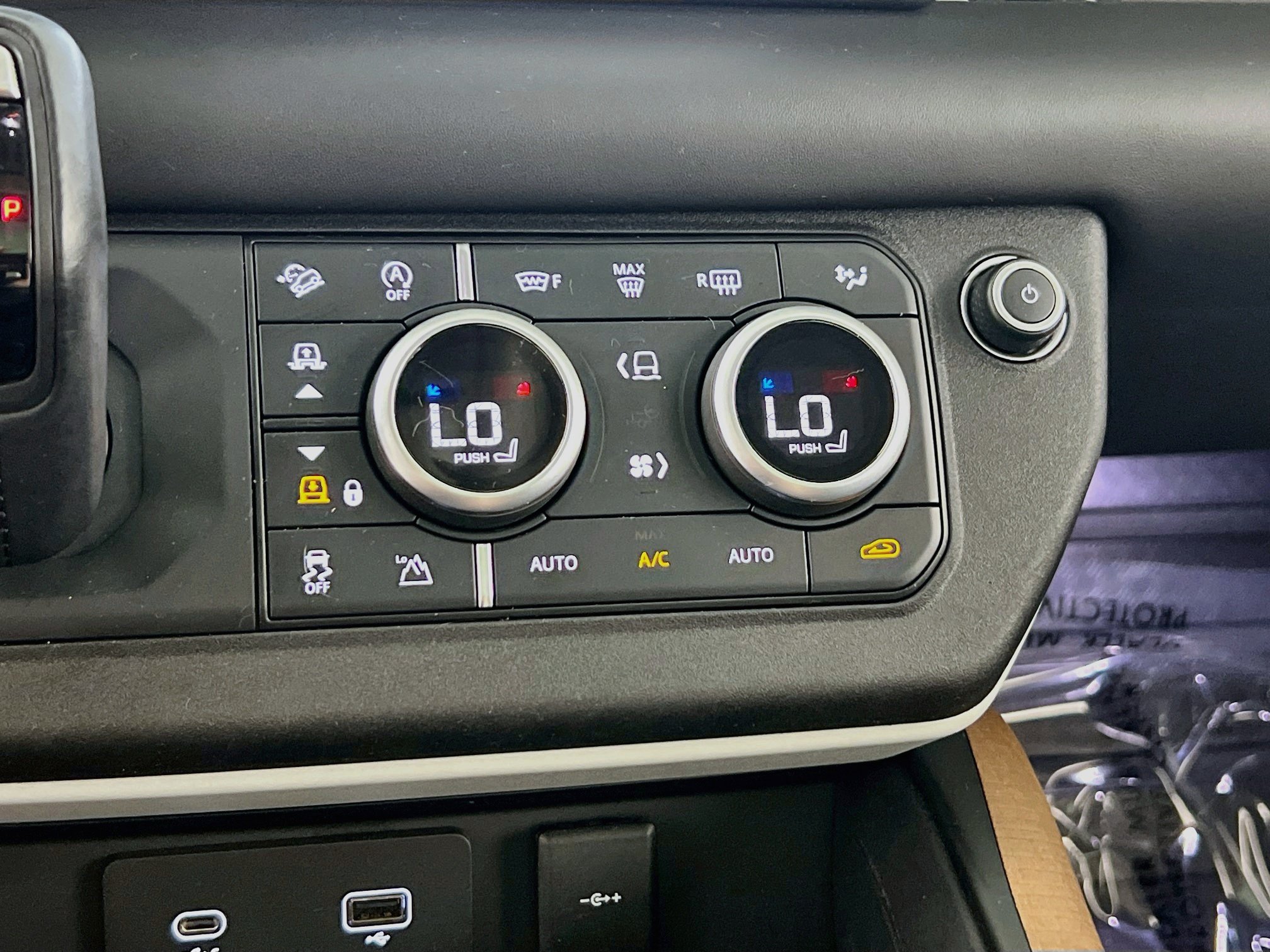 Used 2021 Land Rover Defender 110 X-Dynamic HSE AWD/4WD image 15
