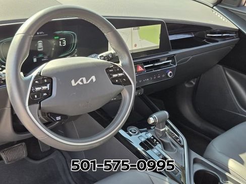 Used 2023 Kia Niro EX FWD image 9