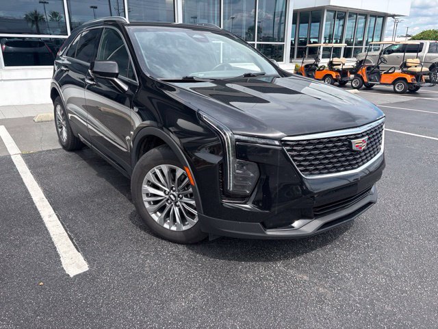 Used 2025 Cadillac XT4 Premium Luxury FWD image 3