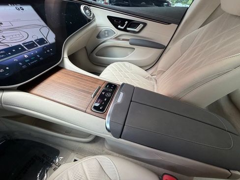 Used 2022 Mercedes-Benz EQS 580 4MATIC Sedan image 22