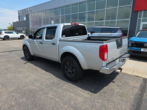 Used 2012 Nissan Frontier SV w/ SV Premium Utility Pkg AWD/4WD image 4