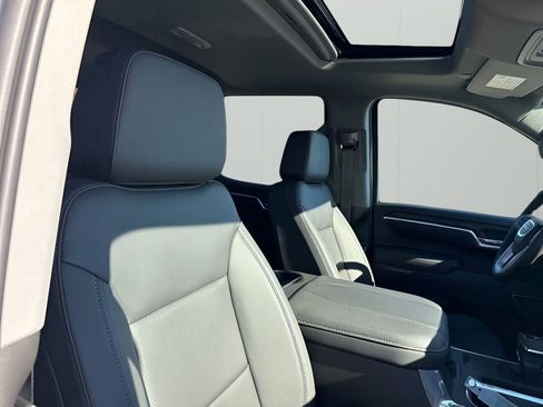 New 2026 GMC Sierra 1500 SLT image 15