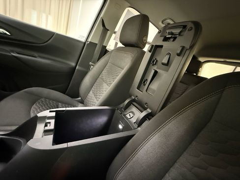 Used 2018 Chevrolet Equinox LT FWD image 39
