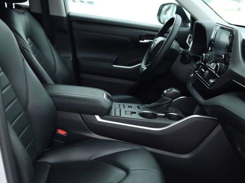 Used 2021 Toyota Highlander XLE AWD/4WD image 53