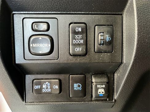 Used 2020 Toyota Tundra SR5 w/ SR5 Upgrade Package image 10