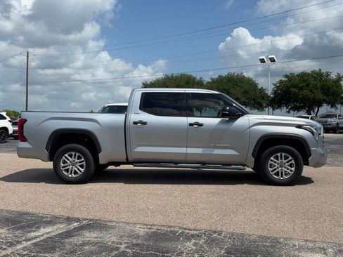 Used 2022 Toyota Tundra SR5 w/ SR5 Convenience Package image 4