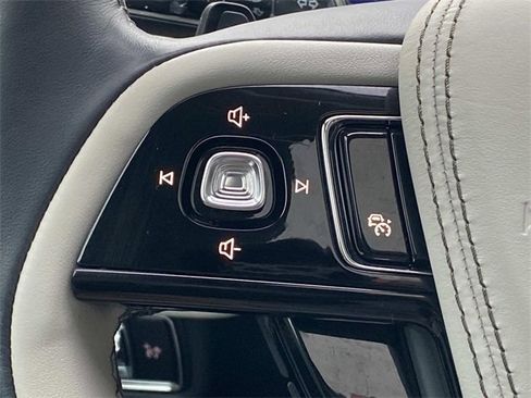 Used 2025 Lincoln Aviator 2WD image 19