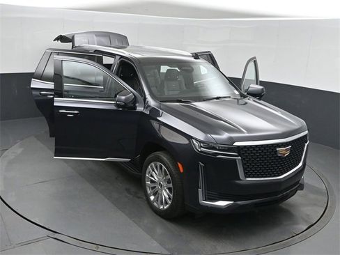 Used 2022 Cadillac Escalade Premium Luxury image 52