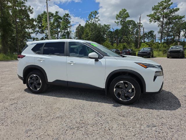 Used 2026 Nissan Rogue SV FWD image 2