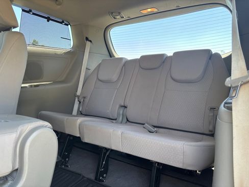 Used 2016 Kia Sedona LX w/ Option Group 020 FWD image 13