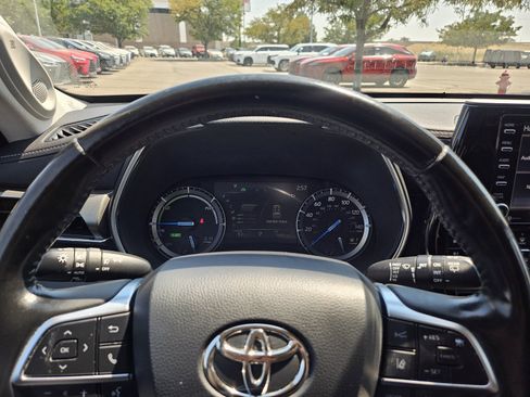 Used 2021 Toyota Highlander Limited AWD/4WD image 11