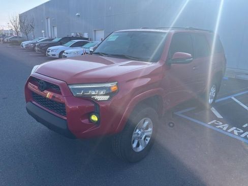 Used 2014 Toyota 4Runner SR5 image 3