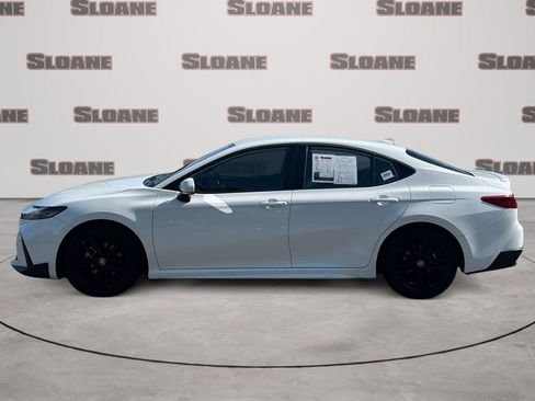 Used 2025 Toyota Camry SE w/ Convenience Package FWD image 2