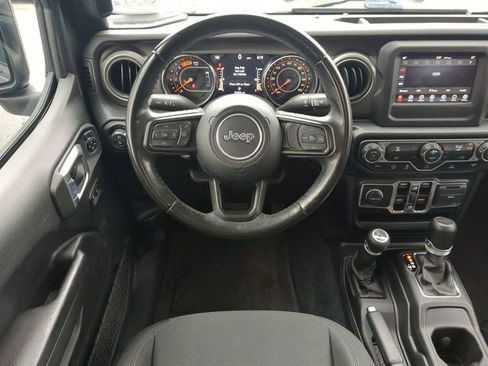 Used 2022 Jeep Gladiator Willys image 17