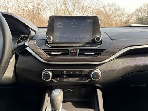 Used 2025 Nissan Altima 2.5 SV image 17