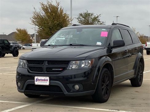 Used 2019 Dodge Journey SE image 3