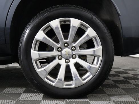 Used 2021 Chevrolet Tahoe Premier w/ Premium Package image 17