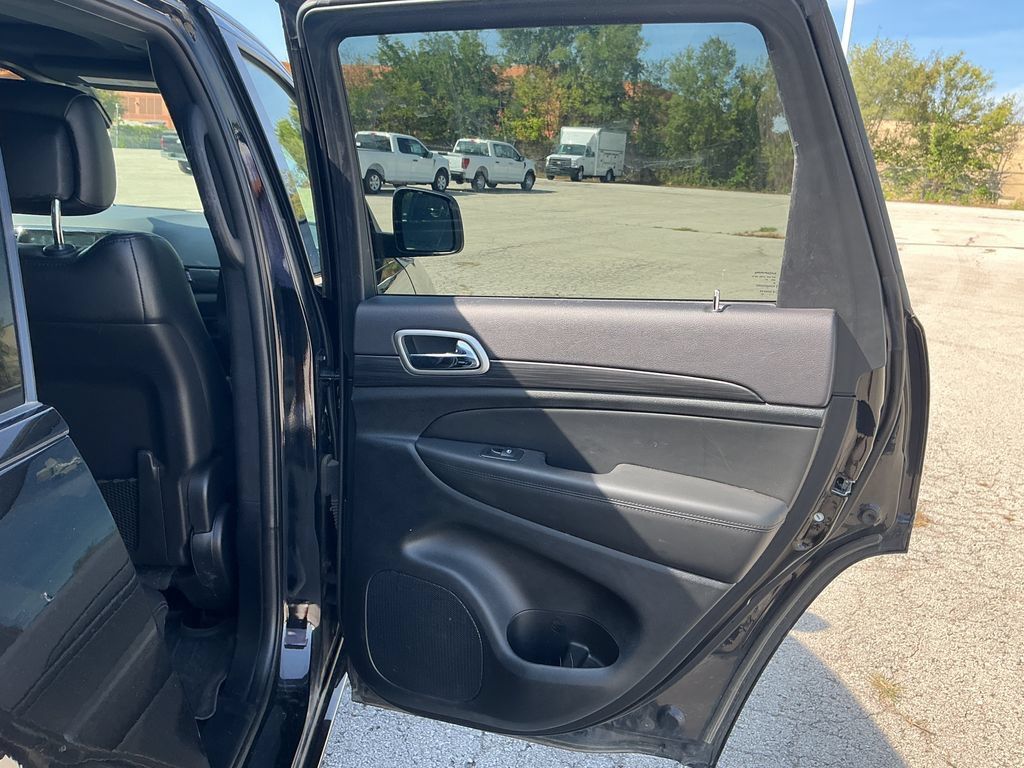 Used 2022 Jeep Grand Cherokee Laredo X AWD/4WD image 16