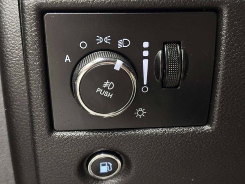Used 2018 Jeep Grand Cherokee Altitude AWD/4WD image 30