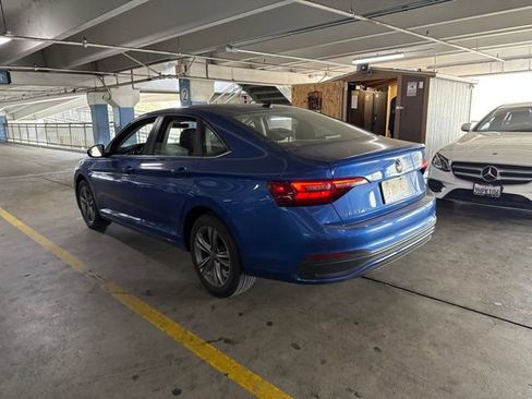Used 2024 Volkswagen Jetta SE FWD image 4