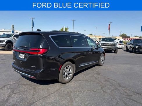 Used 2022 Chrysler Pacifica Limited FWD image 7