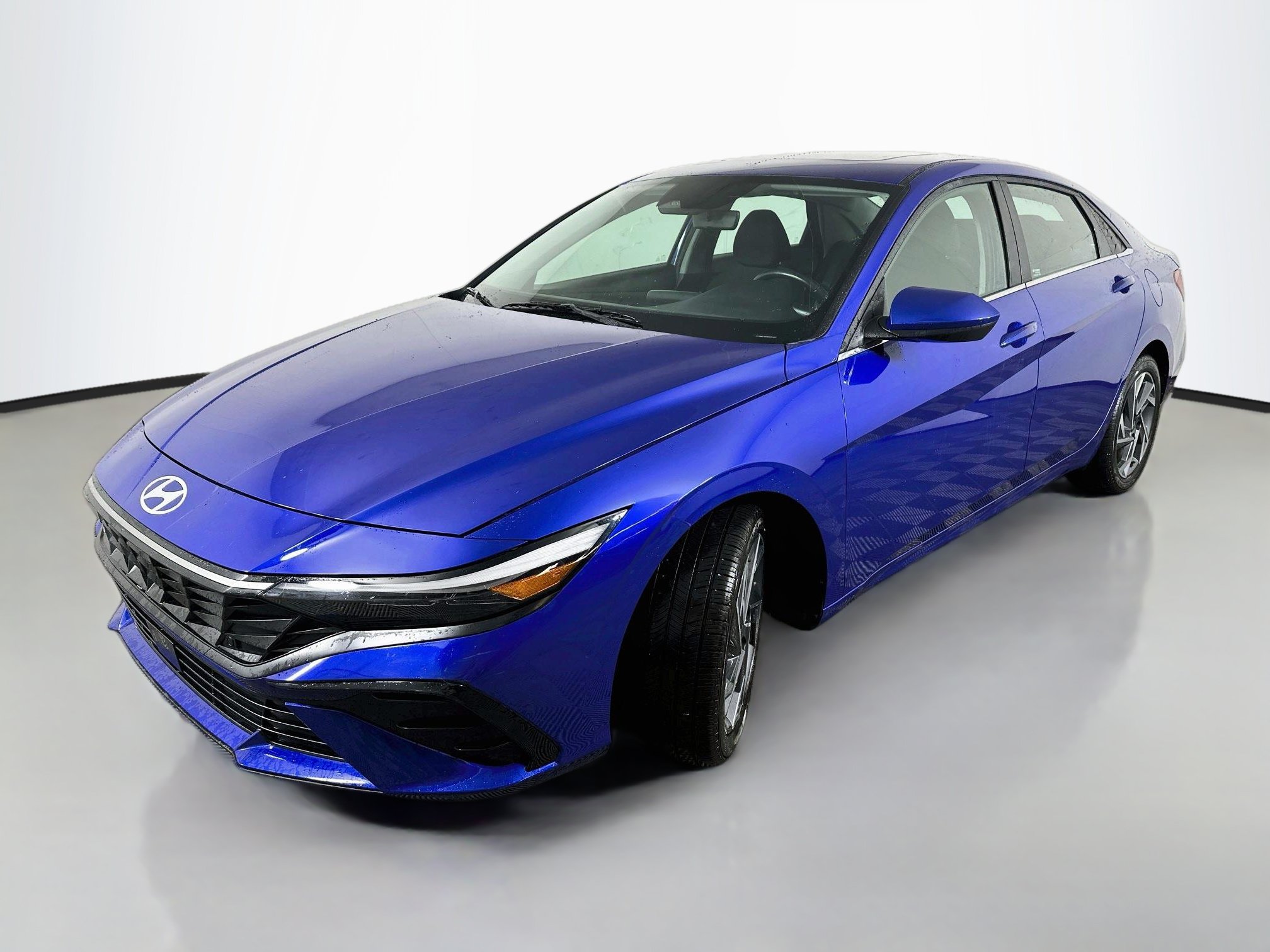 Certified 2025 Hyundai Elantra SEL FWD image 3