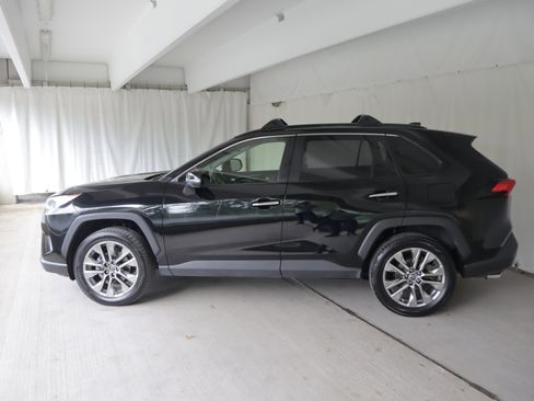 Used 2019 Toyota RAV4 Limited w/ Advanced Technology Package AWD/4WD image 25