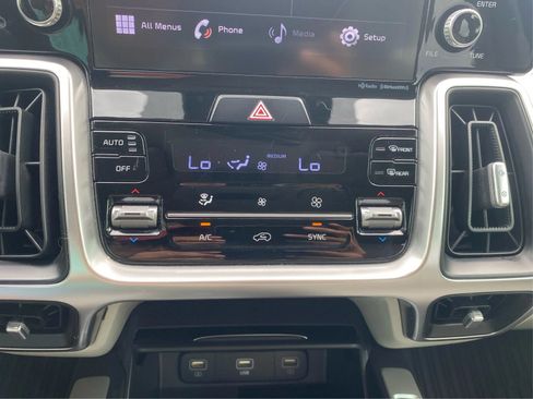 Used 2021 Kia Sorento S FWD image 19