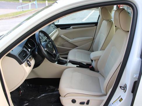 Used 2017 Volkswagen Passat 1.8T SE FWD image 11