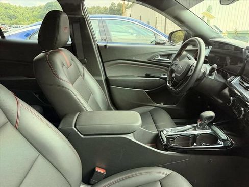 Used 2025 Chevrolet Trax RS w/ Sunroof Package FWD image 20