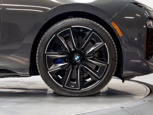 Used 2023 BMW 760i xDrive AWD/4WD image 23