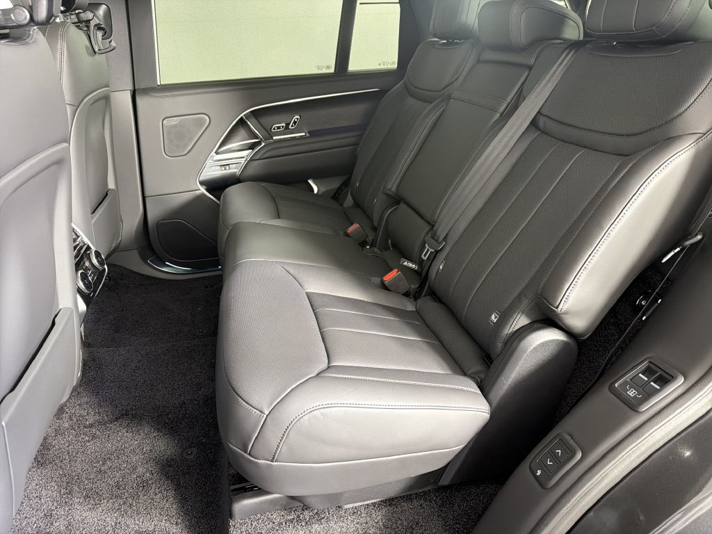 New 2027 Land Rover Range Rover Long Wheelbase SE AWD/4WD image 25