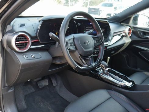 Used 2025 Chevrolet Trax RS image 10