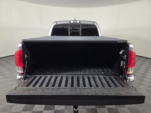 Used 2017 Toyota Tacoma TRD Sport RWD image 26