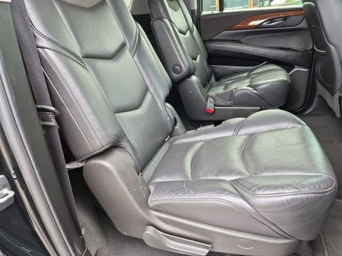 Used 2019 Cadillac Escalade ESV 2WD image 20
